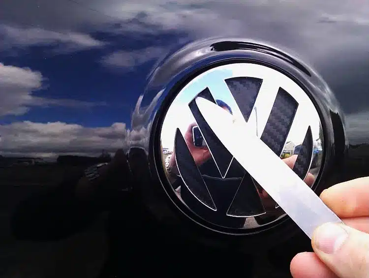 How to Install VW Rear LED Emblem — Step-by-Step Guide 3 Remove the VW factory rear emblem