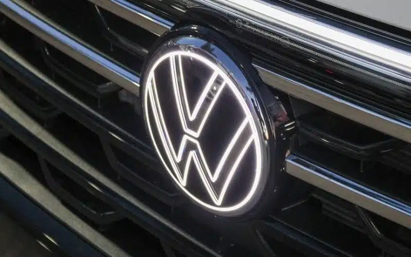 VW Atlas LED Emblem Guide — 2018 to 2025 Compatibility and Installation 5 VW Atlas LED emblem